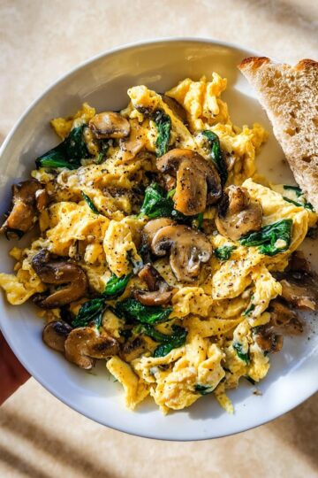 Mushroom-Spinach Scrambled Eggs